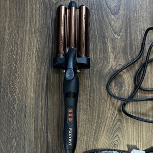 FoxyBae Black and Gold Hair Waver